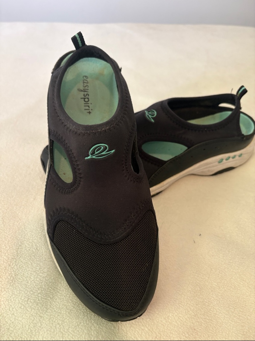 Easy Spirit Black Walking Sneakers with Mint Accents